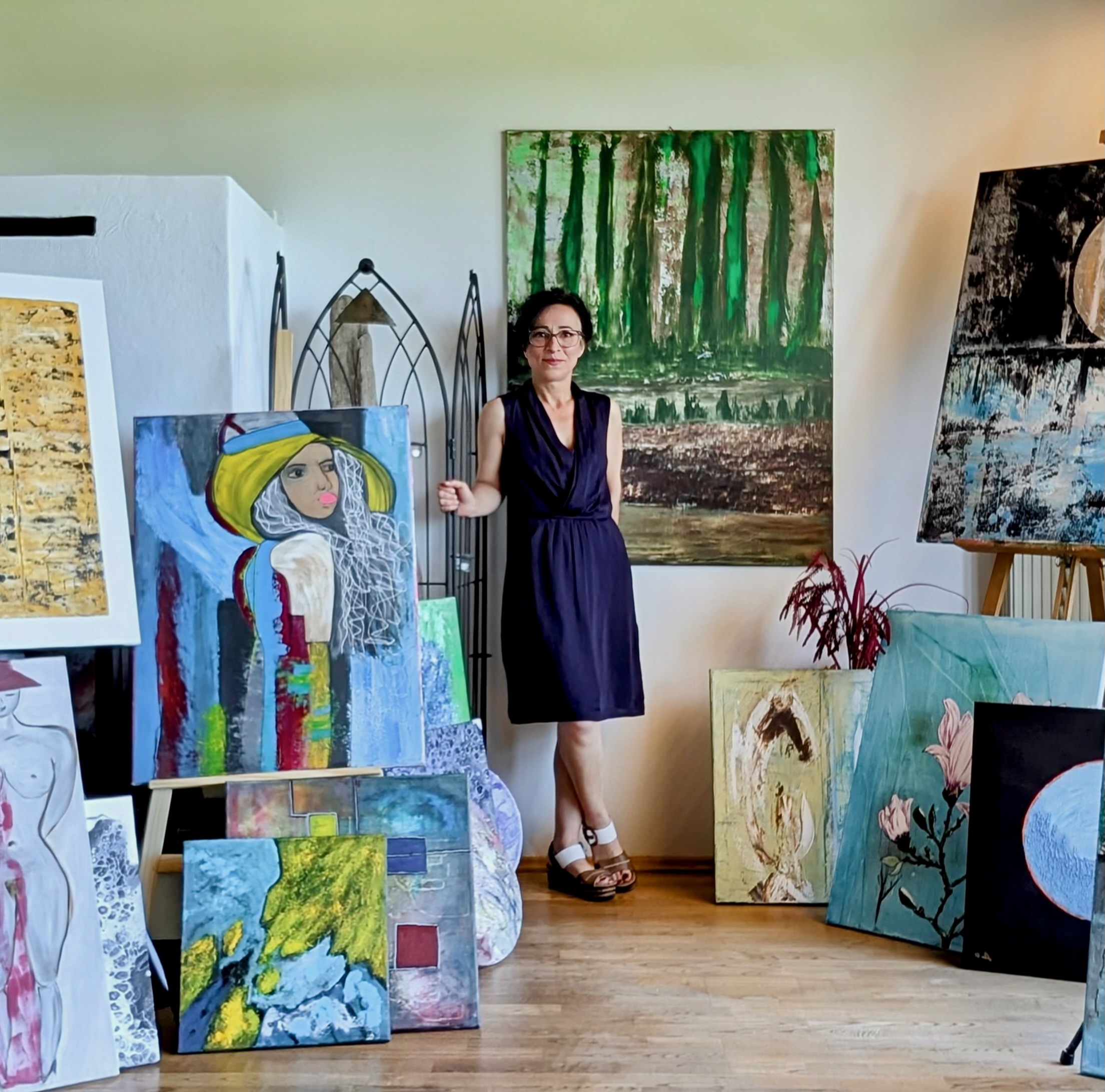 Künstlerin Semra in ihrem Atelier